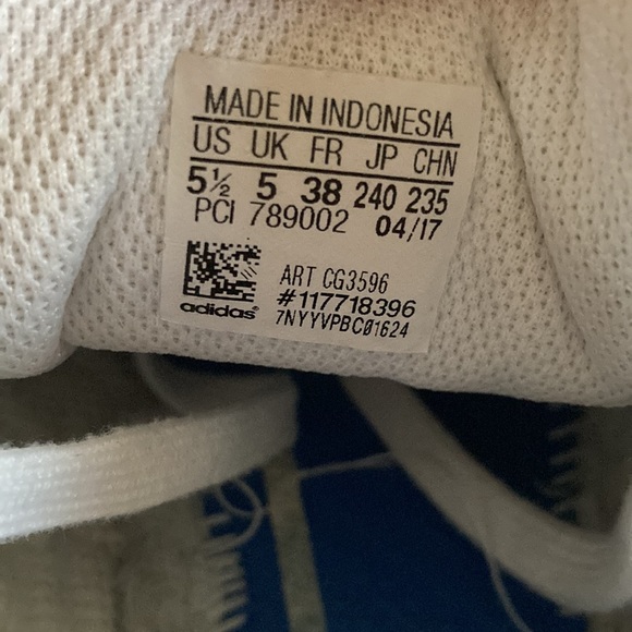 / for $25 ADIDAS Superstar 3D Hologram 2.0 Iridescent Shoes Big Kids Size 5.5 - Picture 14 of 14